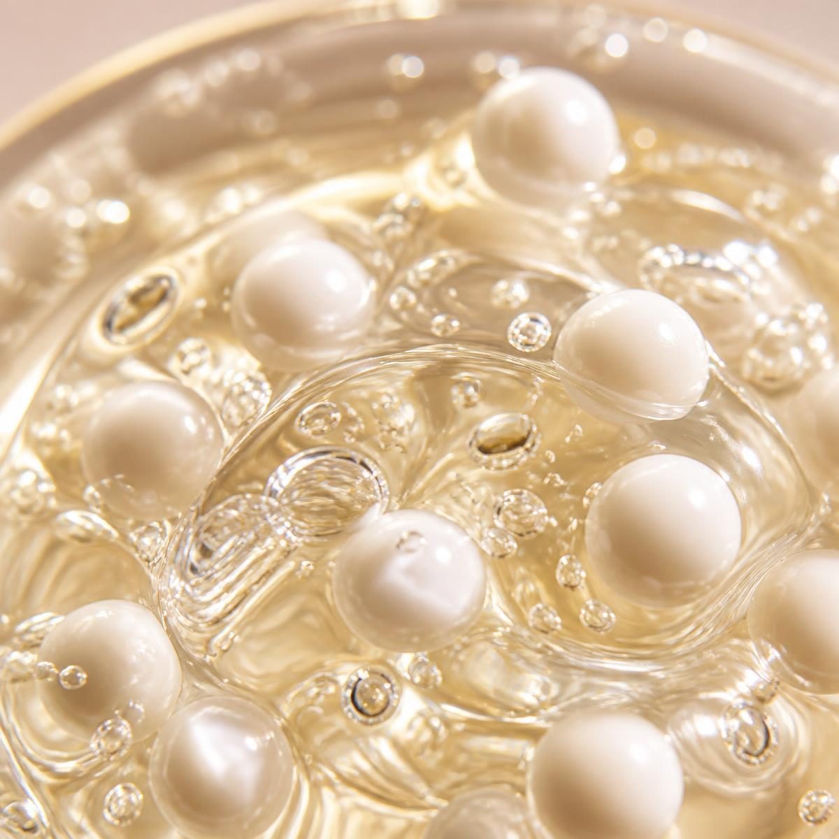 C�psulas cosm�ticas em gel do Nano Retinal Cream 3D em detalhe macro